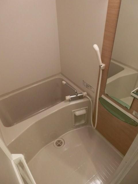 バス・シャワールーム　浴室乾燥機付き。