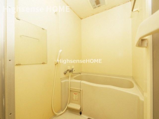 バス・シャワールーム　コンパクトで使いやすいお風呂です