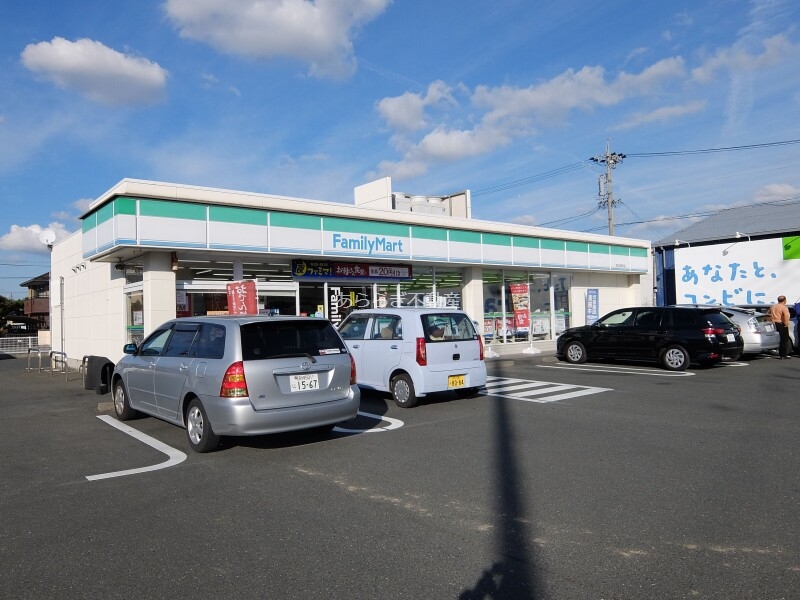 コンビニ　ファミリーマート浜松向宿町店（コンビニ）まで109m
