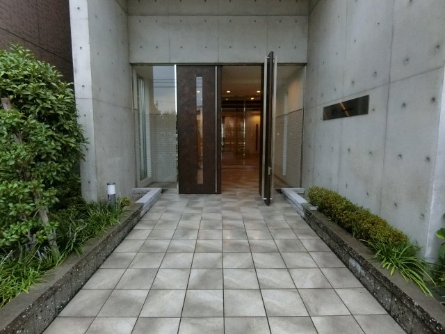 エントランス　詳細は、RISUMO江坂本店→06-6155-7137まで♪