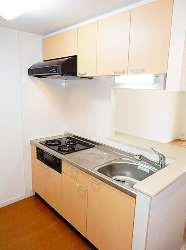 キッチン　★三口コンロ、グリル付きシステムキッチン★