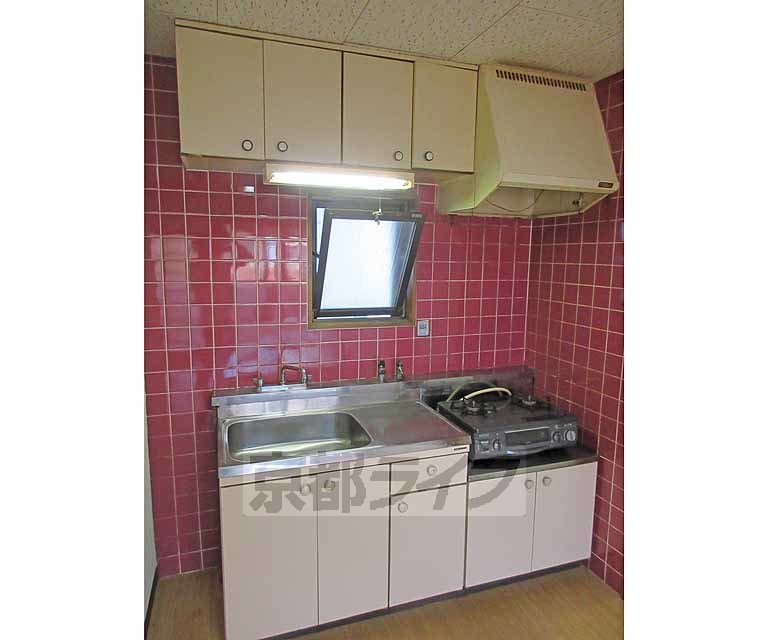 キッチン　かわいいタイルのキッチンですね