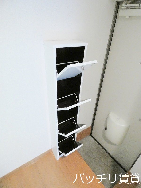 玄関　同型タイプの為、現状を優先致します。