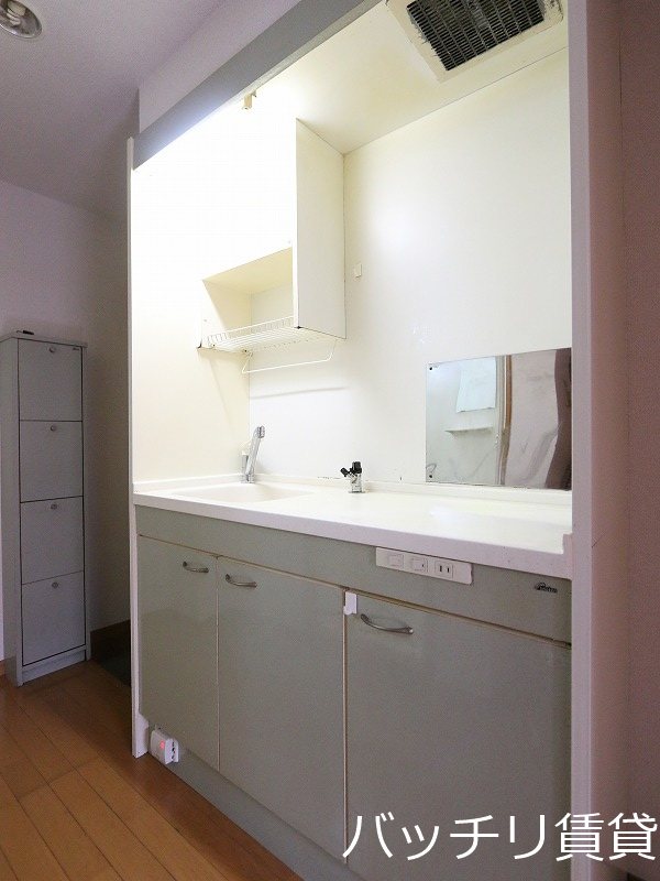 キッチン　同型タイプの為、現状を優先致します。