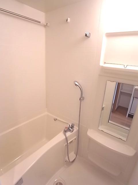 バス・シャワールーム　浴室乾燥機付きのバスルーム