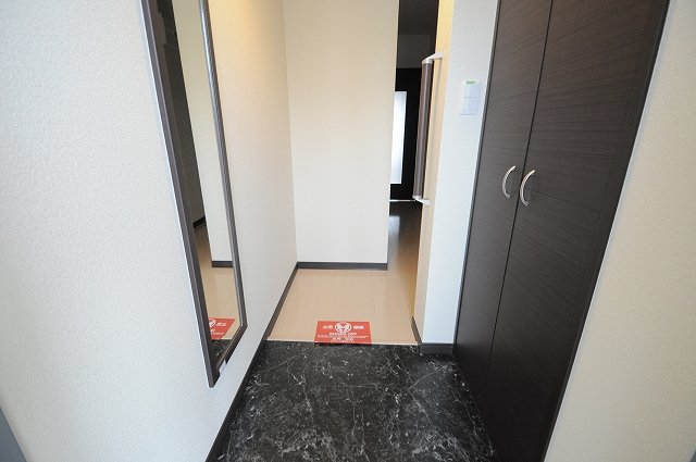 玄関　実際のお部屋と異なる場合がございます