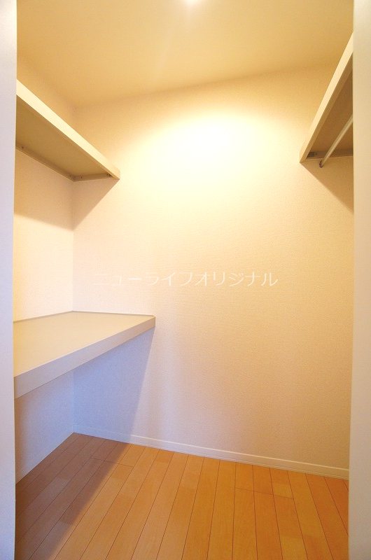 収納　衣類や荷物をすっきり収納できるWIC