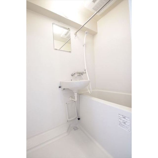 バス・シャワールーム　※別部屋参考写真