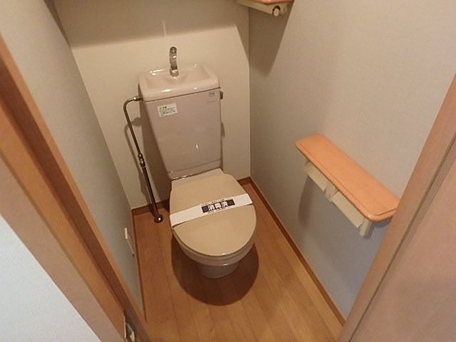 トイレ　※同仕様写真含む