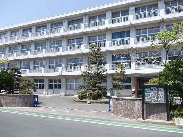 中学校　磐田第一中学校（中学校）まで219m