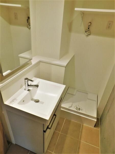 洗面設備　☆室内洗濯機置き場☆■収納＆鏡付き独立洗面台♪