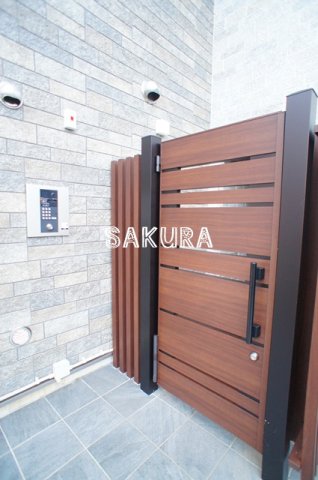 エントランス　お洒落な建物デザイン♪