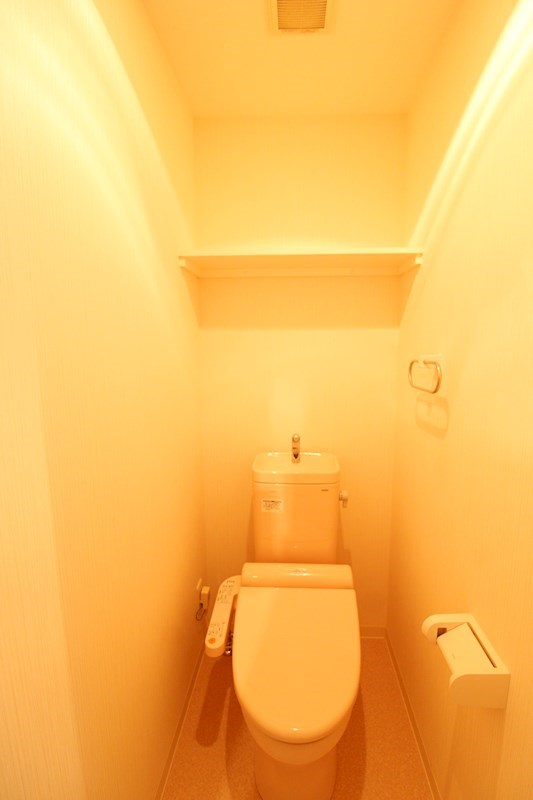 トイレ　温水洗浄便座付きトイレ