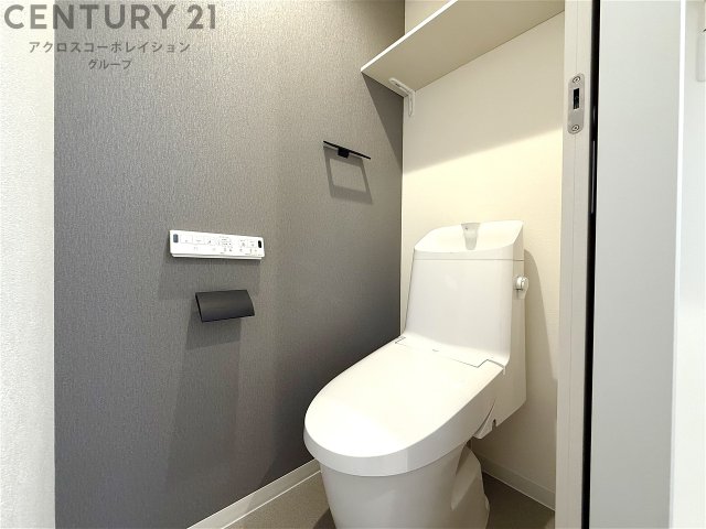 トイレ　落ち着いた色調のトイレです