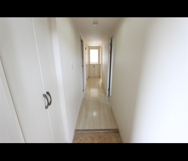 玄関　写真はイメージです。 色仕様は現状優先となります