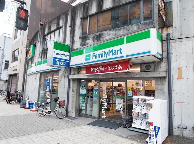 コンビニ　ファミリーマート 九条みなと通店（コンビニ）まで374m