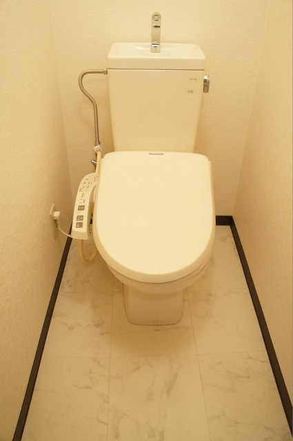 トイレ　温水洗浄便座