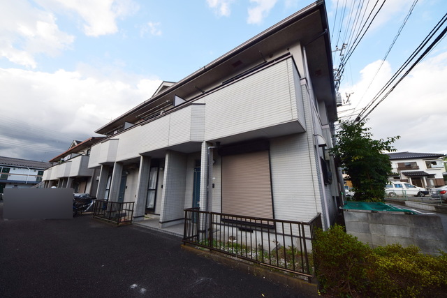 建物外観　～青い空白い雲～