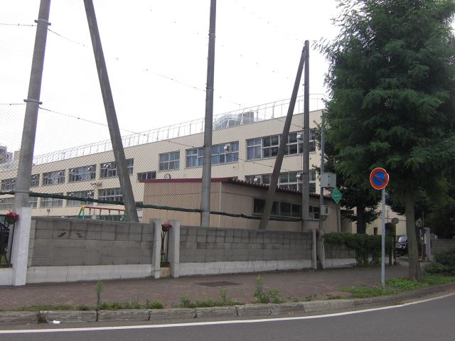 小学校　札幌市立中央小学校（小学校）まで1095m