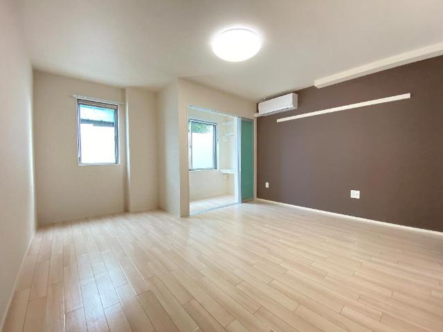 居室・リビング　室内