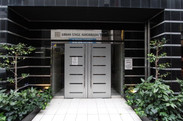 エントランス　落ち着いたエントランスです