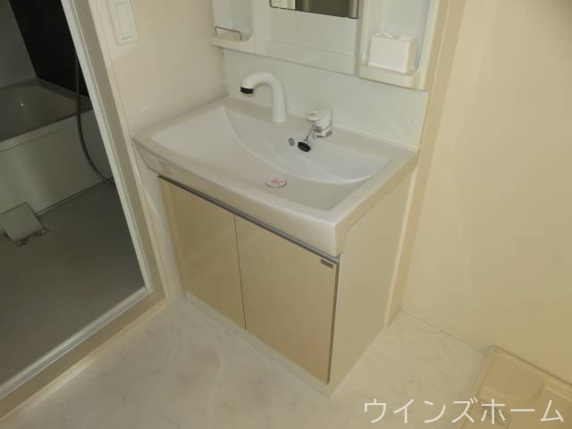 洗面設備　シャンプードレッサー付き独立洗面台