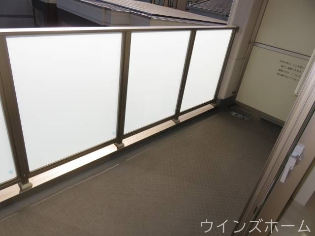 バルコニー　洗濯物が干せるバルコニー
