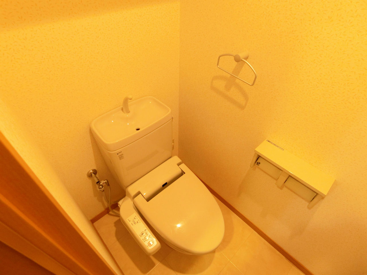 トイレ　嬉しい温水洗浄便座付き♪