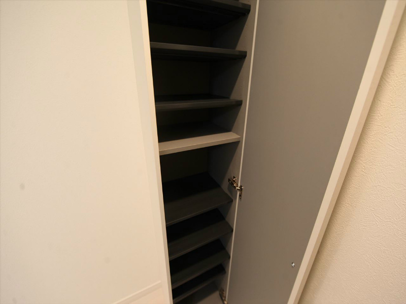 玄関　玄関　シューズボックス付（収納充実してます）