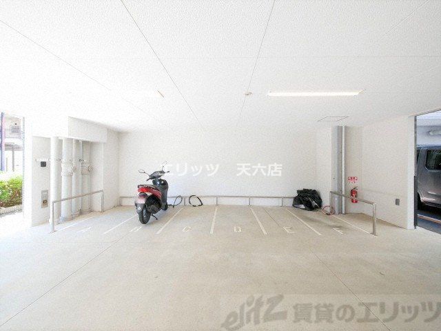 駐車場　駐車場