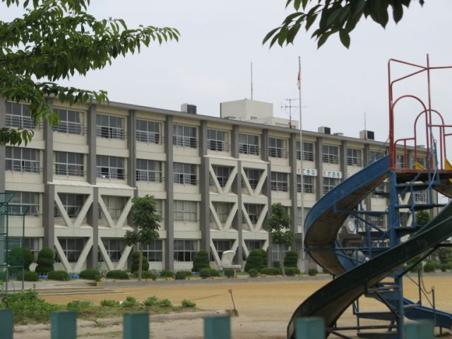 小学校　市立末広小学校（小学校）まで560m