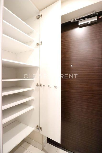 玄関　同タイプ別住戸写真となります。現況と異なる場合がございます。