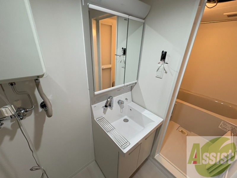 洗面設備　独立洗面台です。大きくてよいですね。シャンプーもできます！