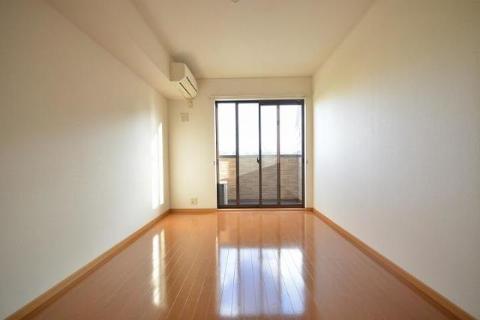 居室・リビング　室内