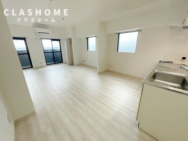 居室・リビング　同物件の別部屋になります。