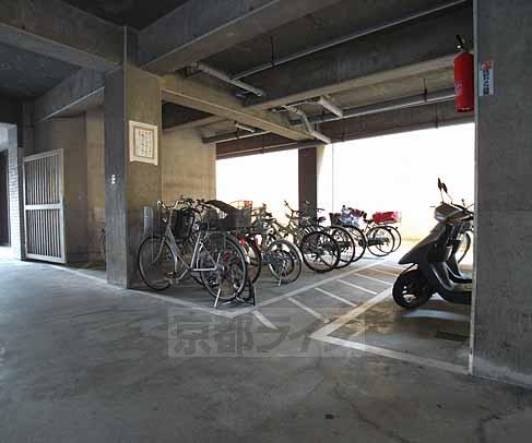 その他共有部分　１階はガレージと駐輪場になっております。