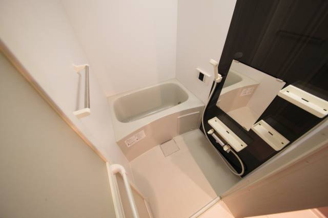 バス・シャワールーム　同タイプの写真になります。