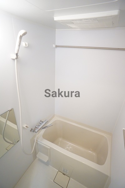 バス・シャワールーム　雨の日でも安心の浴室乾燥機付きです♪