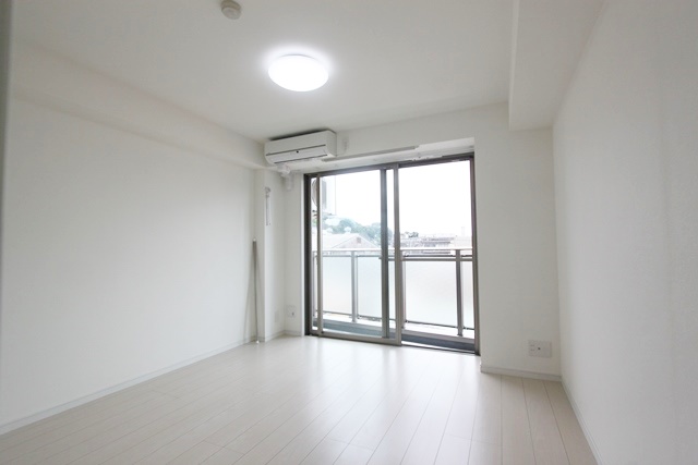 居室・リビング　開放感のあるゆったりとしたお部屋です♪