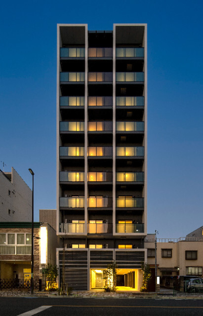 建物外観　１０階建ての賃貸マンション