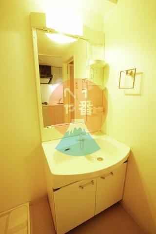 洗面設備　独立洗面台あり、毎朝おしゃれに忙しい女性の方におすすめです