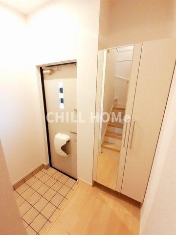 玄関　当社、チルホームのHPもご覧ください(^^)/物件情報多数♪