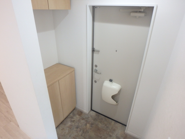 玄関　下駄箱付きで玄関すっきり