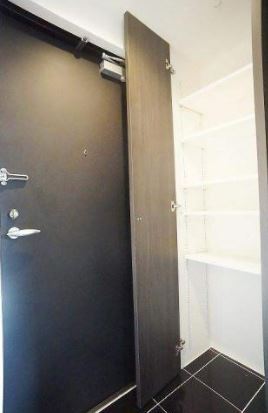 玄関　※別部屋の参考写真です。