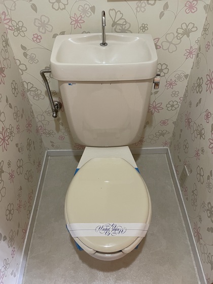 トイレ　※別号室の写真でございます。