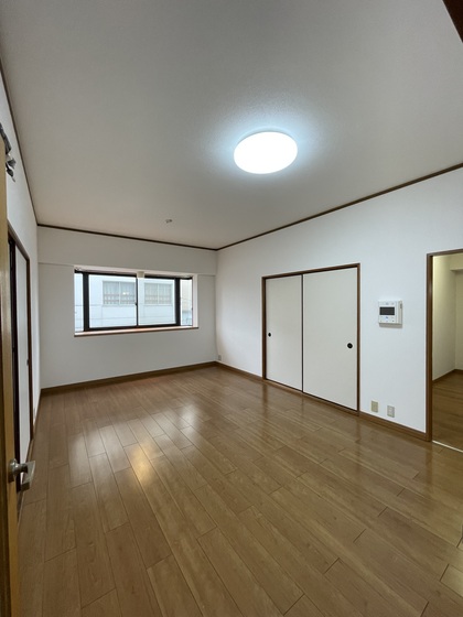 居室・リビング　※別号室の写真でございます。