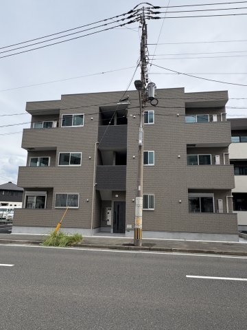 建物外観　現況優先となります。現地にて間取り・仕様等をお確かめ下さい。