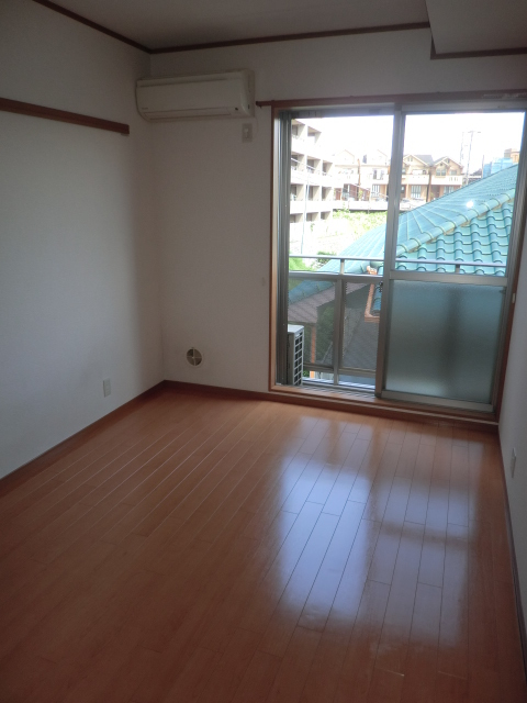 居室・リビング　写真は202号室のものです