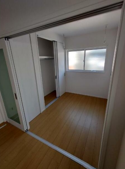 居室・リビング　最上階・角部屋・三面採光☆