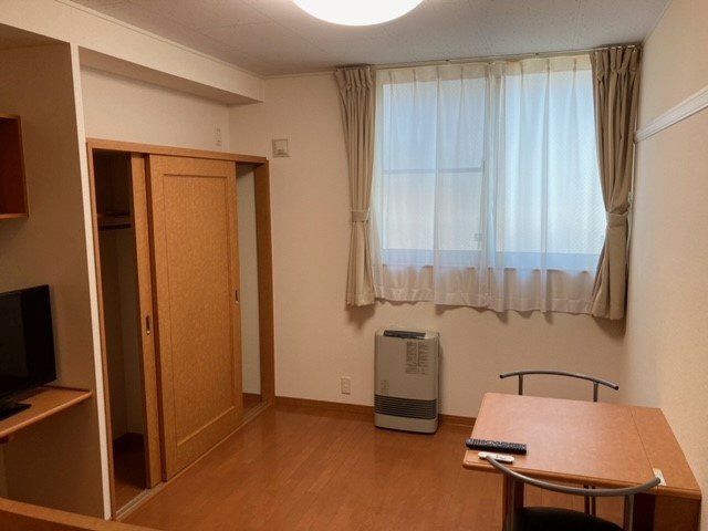 居室・リビング　１階はフローリング、2階はカーペットになります。